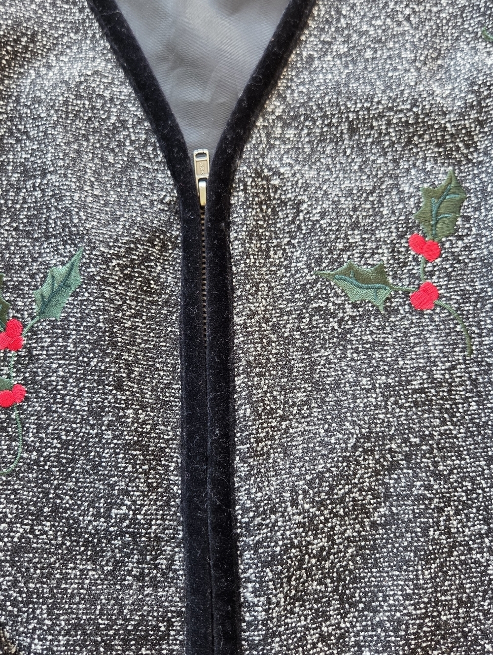 C.J. Banks Holly Berry Embroidered Holiday Vest Plus Size 18W Black Silver Zip - Picture 5 of 12